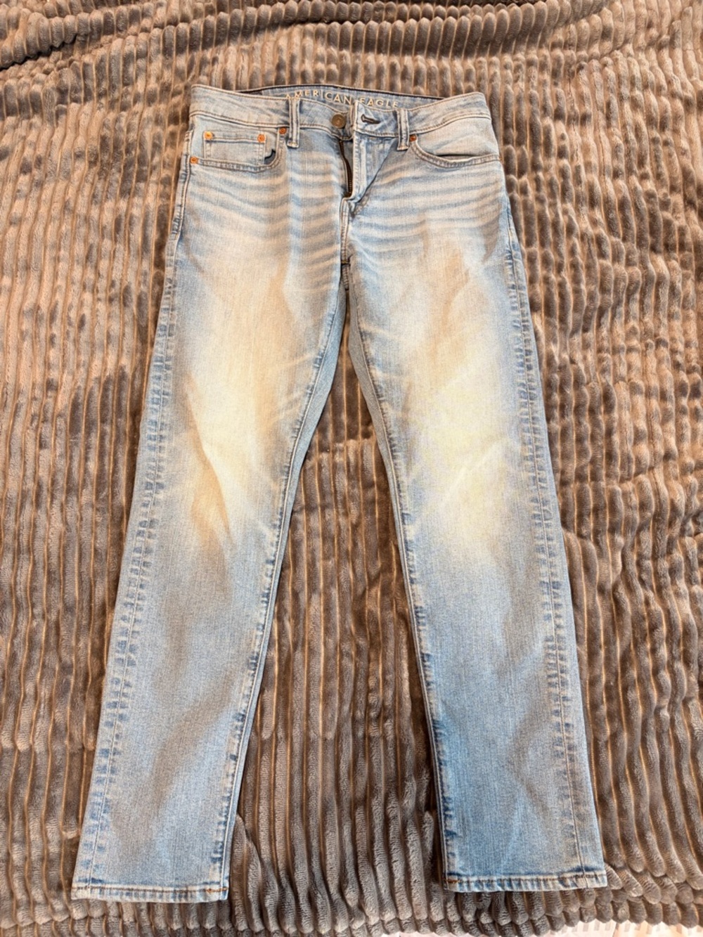American Eagle Outfitters Light Blue Denim men’s Jeans - Mid Wash